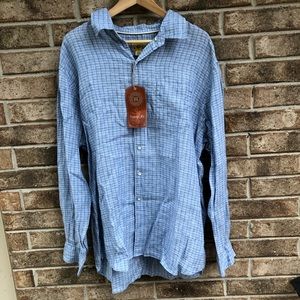 Trevero Men’s 100% linen button down shirt.